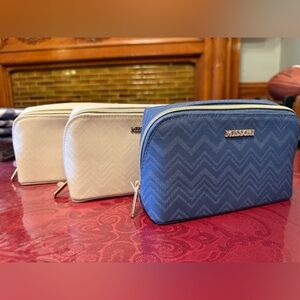 New UNOPENED. NEW STYLE Clamshell Missoni Travel Kit for Delta